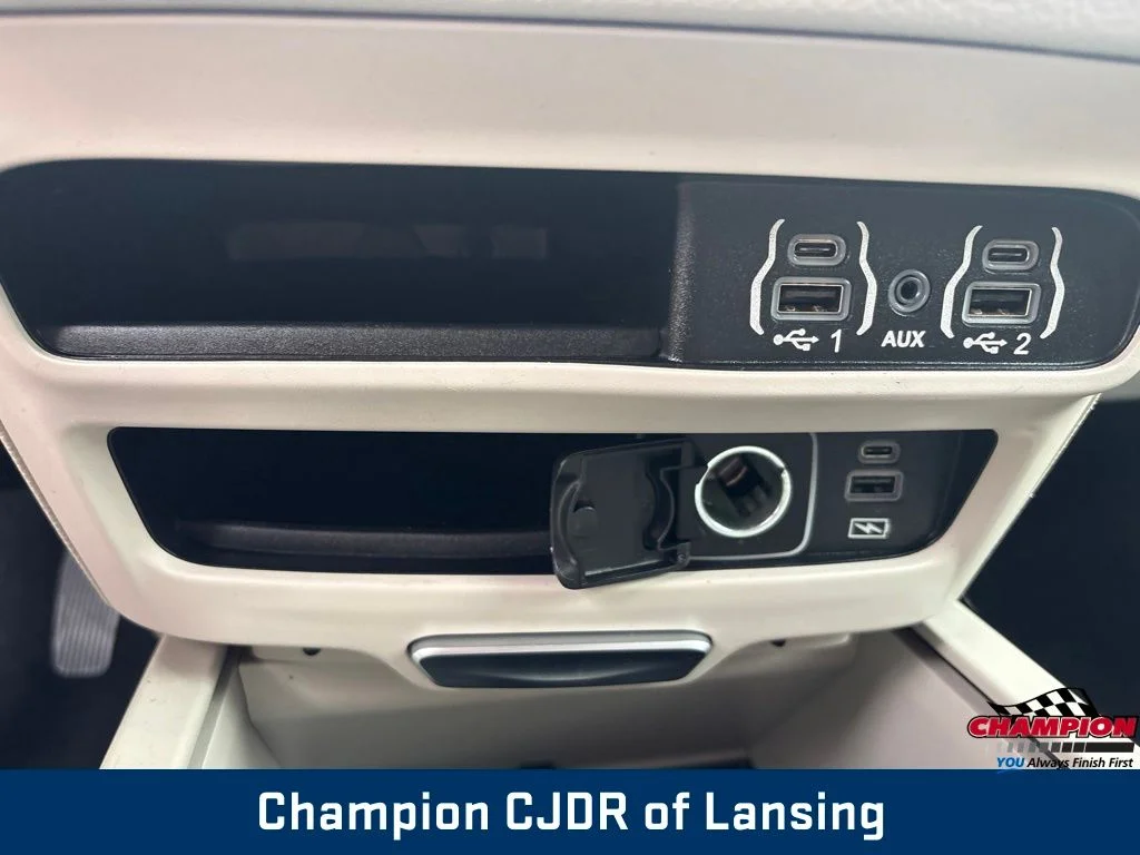 Used 2022 Black Chrysler Touring L image 29