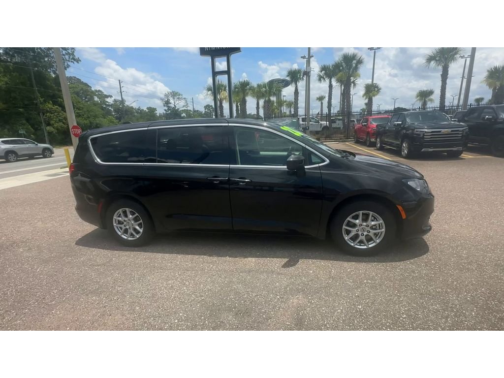 Used 2022 Black Chrysler LX image 9