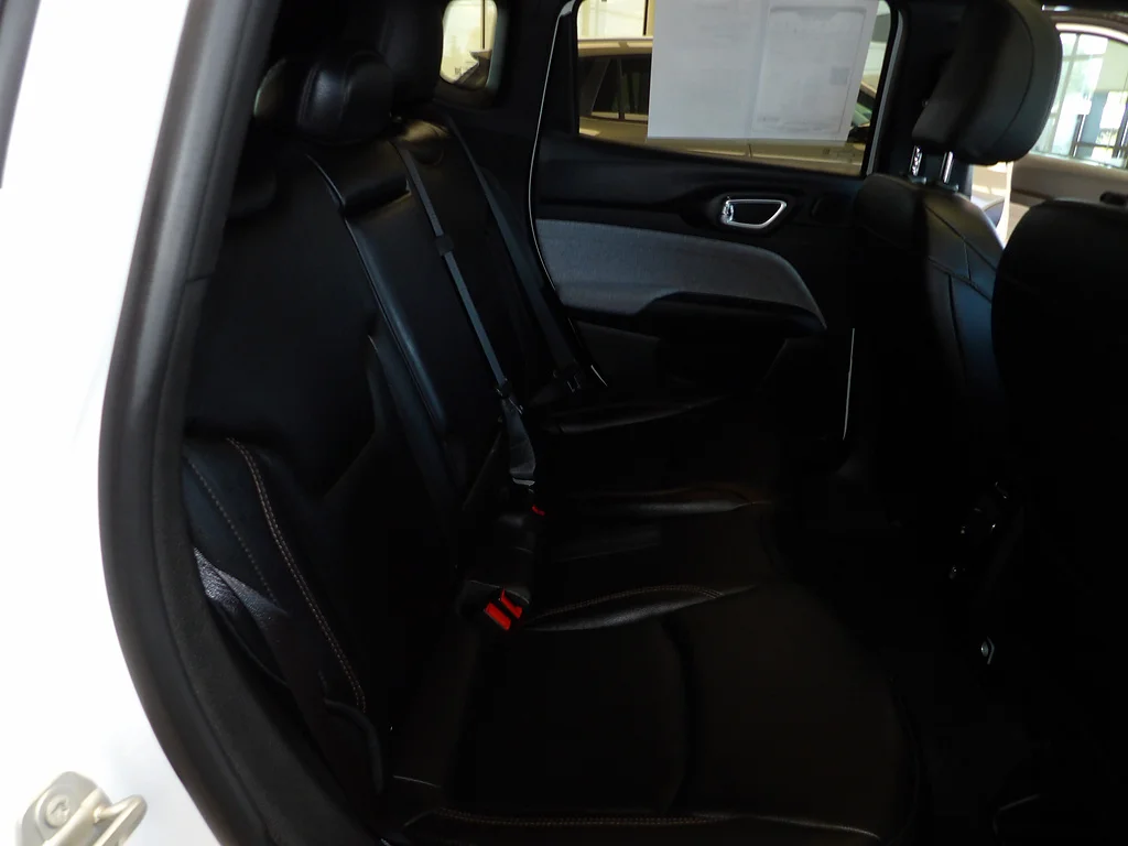 Used 2024 Bright White Clear Coat Jeep Latitude Lux image 18