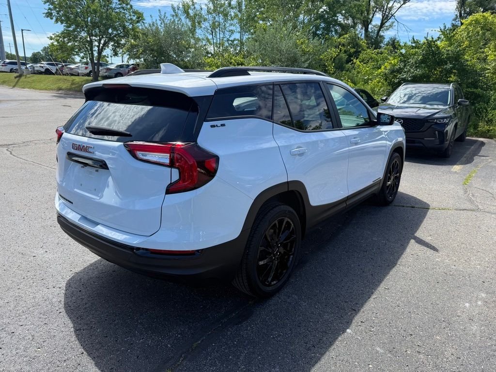 Used 2024 Summit White GMC SLE image 3