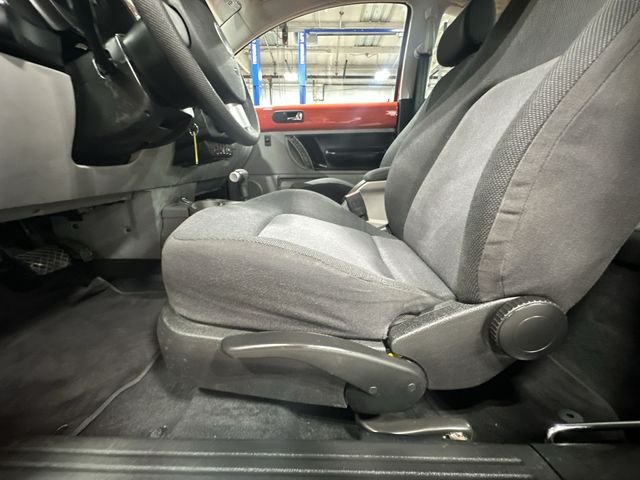 Used 2004  Volkswagen GLS image 18