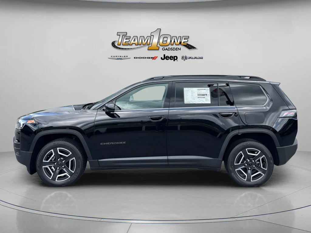 New 2026 Diamond Black Crystal Pearl-Coat Exterior Paint Jeep Limited image 6
