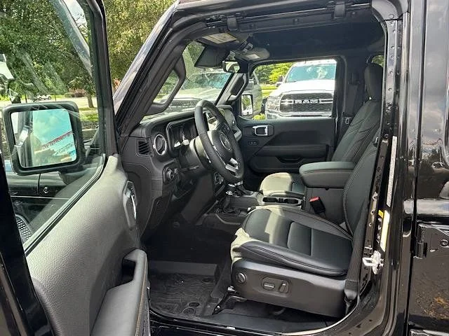 2025 Jeep Wrangler 4-Door Sahara - Photo 8