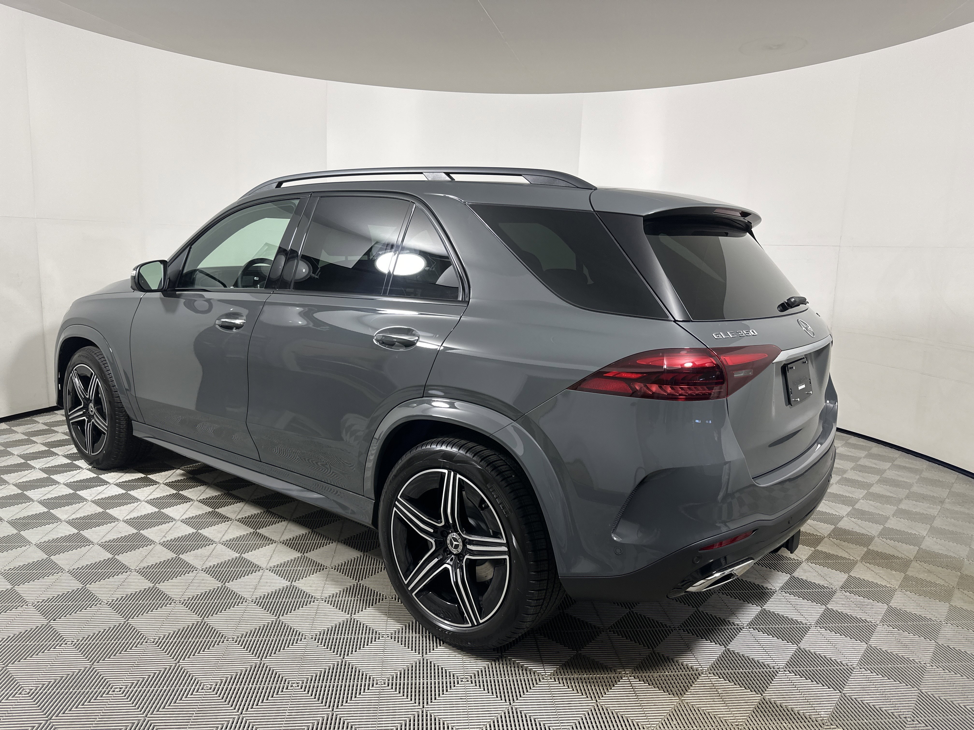 New 2026 MANUFAKTUR Silicon Grey Mercedes-Benz GLE 350 image 5