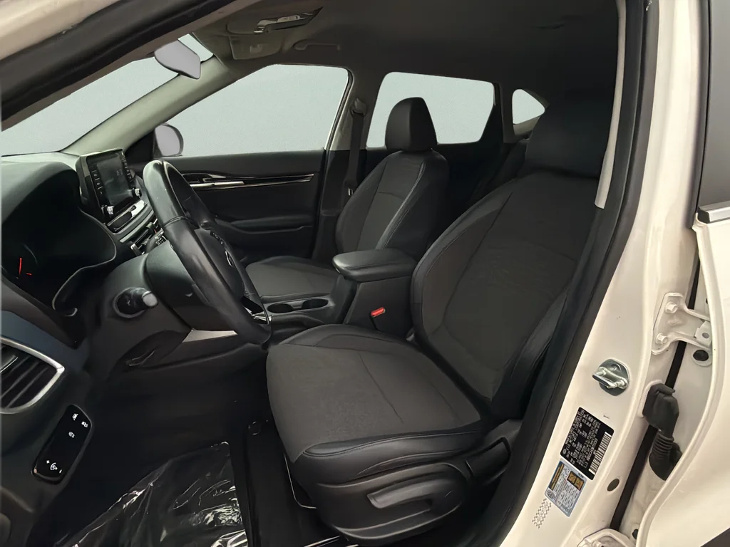 Used 2021 Snow White Pearl Kia S image 26