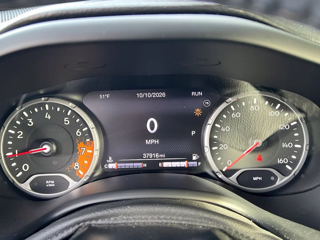 Used 2017 Gray Jeep Latitude image 10