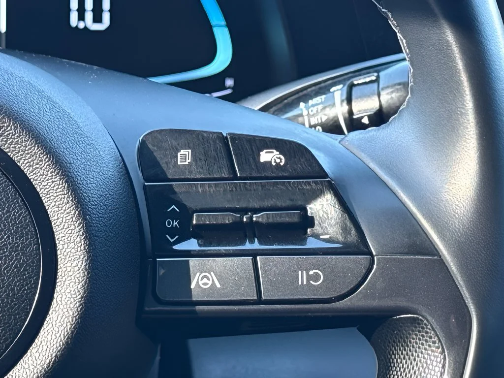 Used 2025 Blue Hyundai SEL Sport image 14
