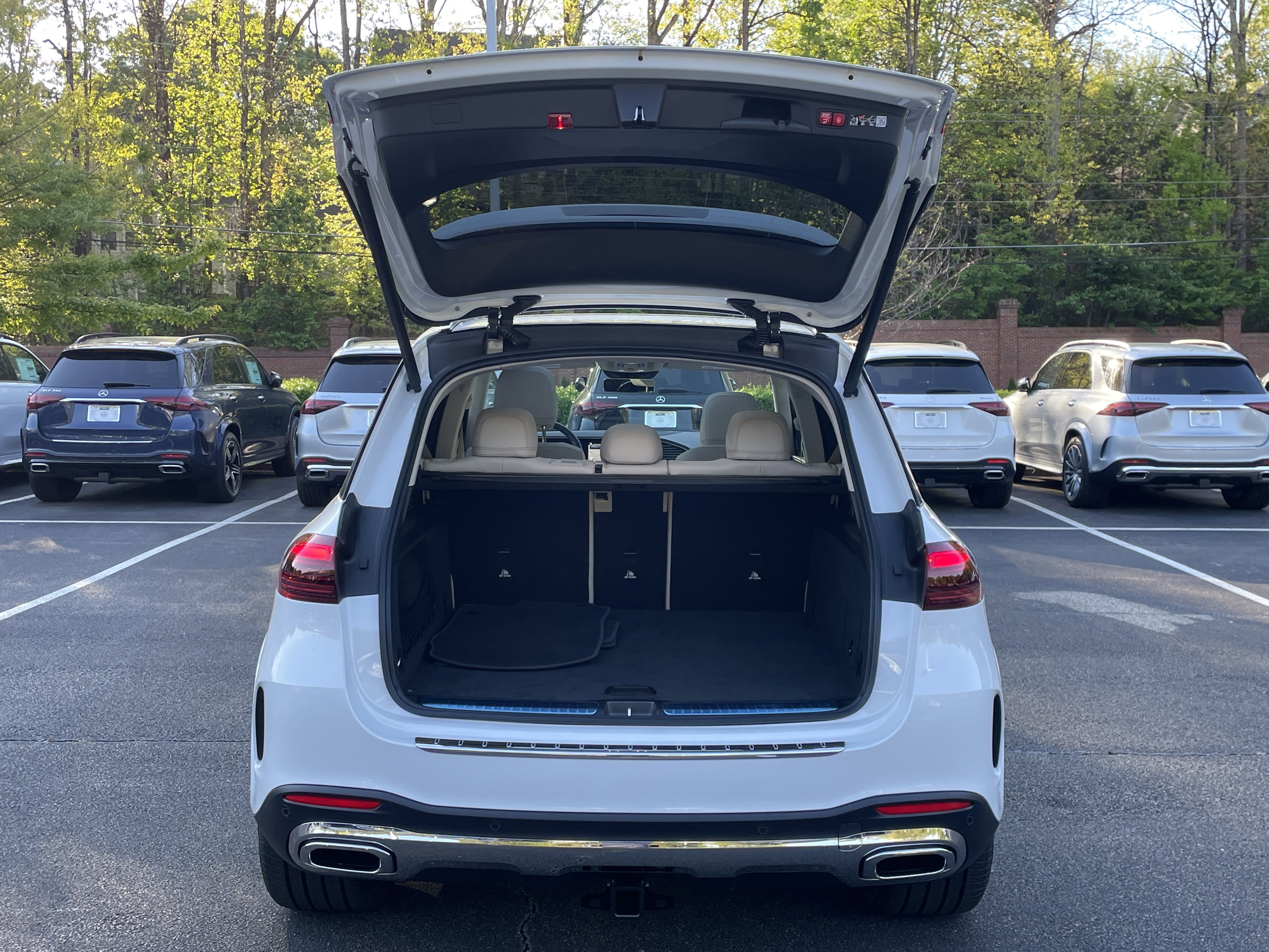 New 2026 MANUFAKTUR Moonlight White Metallic Mercedes-Benz GLE 350 4MATIC® SUV image 10