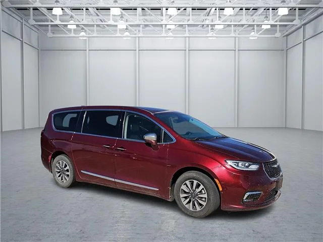 2022 Chrysler Pacifica Hybrid Limited Front-Wheel Drive Passenger