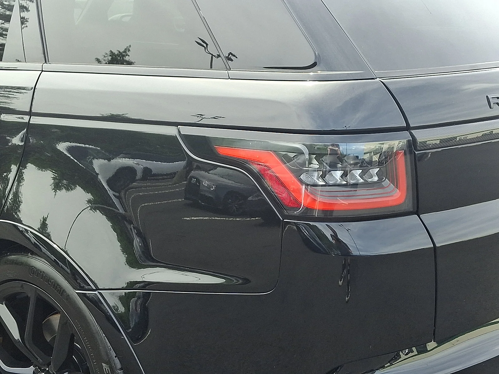 Used 2020 Black Land Rover SVR image 17
