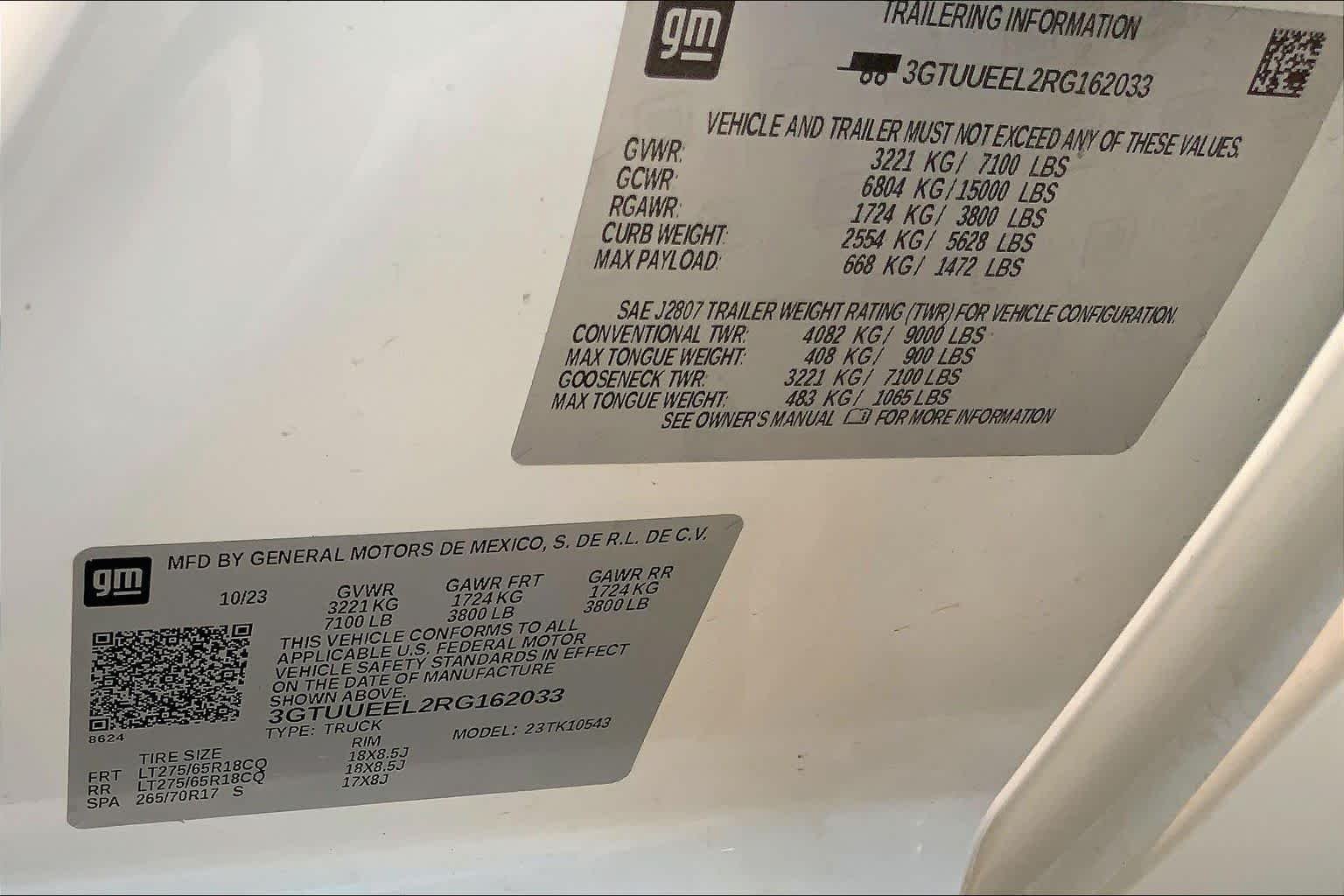Used 2024 Summit White GMC AT4 image 33