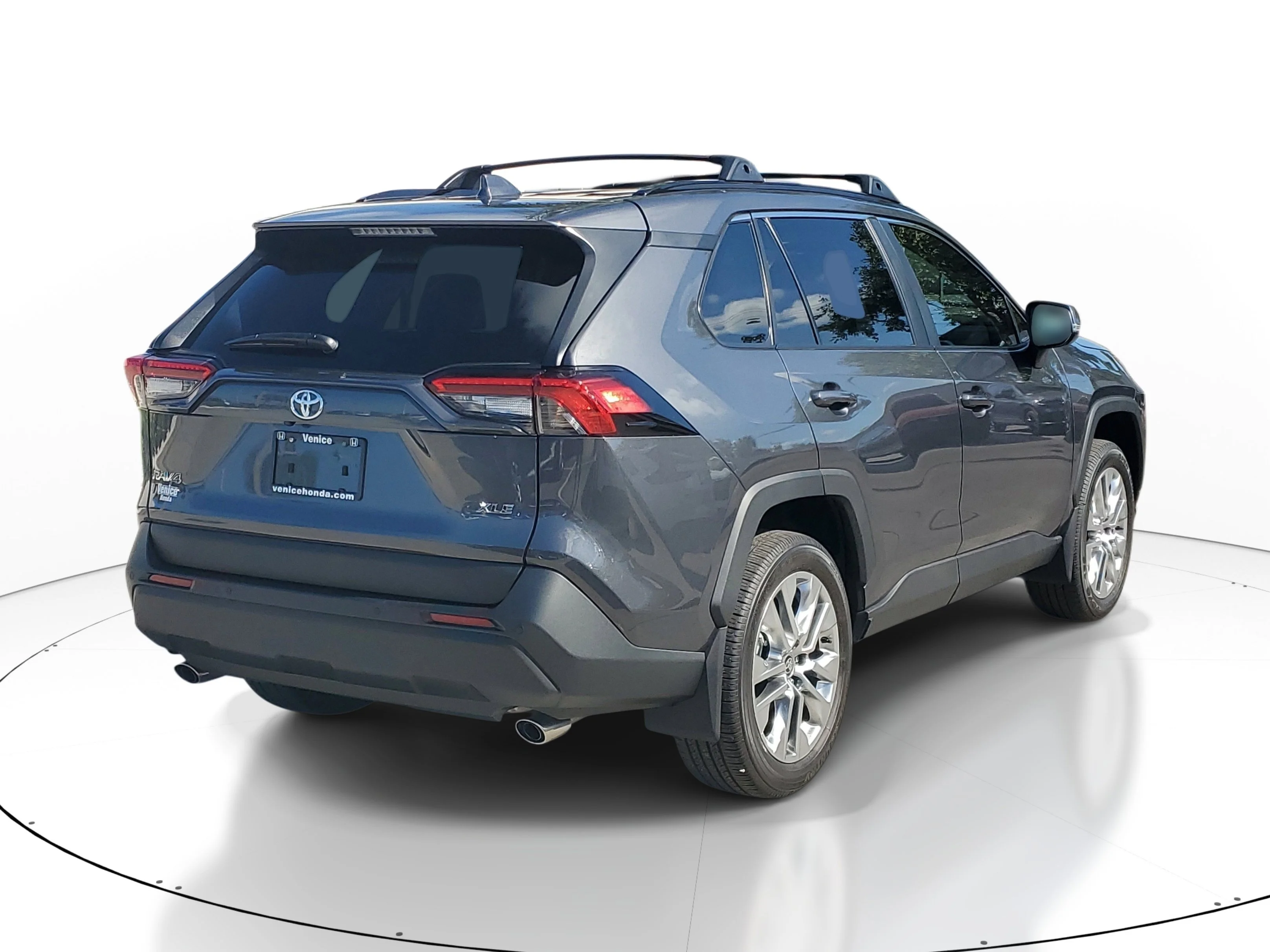 Used 2025 Magnetic Gray Metallic Toyota XLE Premium image 5