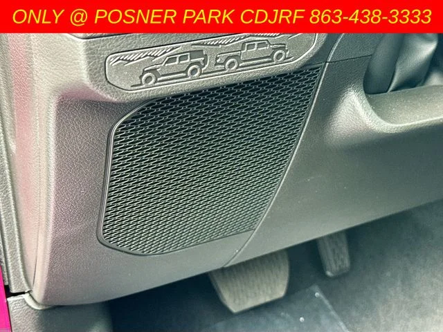 New 2026 Tuscadero Pearl-Coat Exterior Paint Jeep Sport S image 18