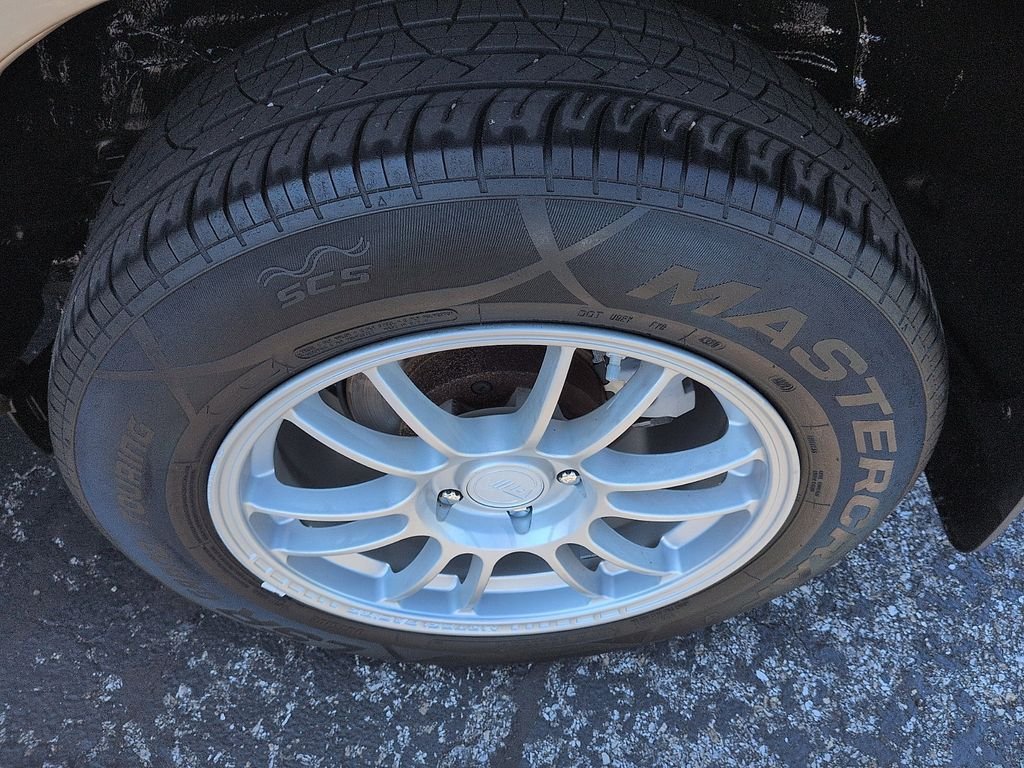 Used 2010  Toyota Base image 10