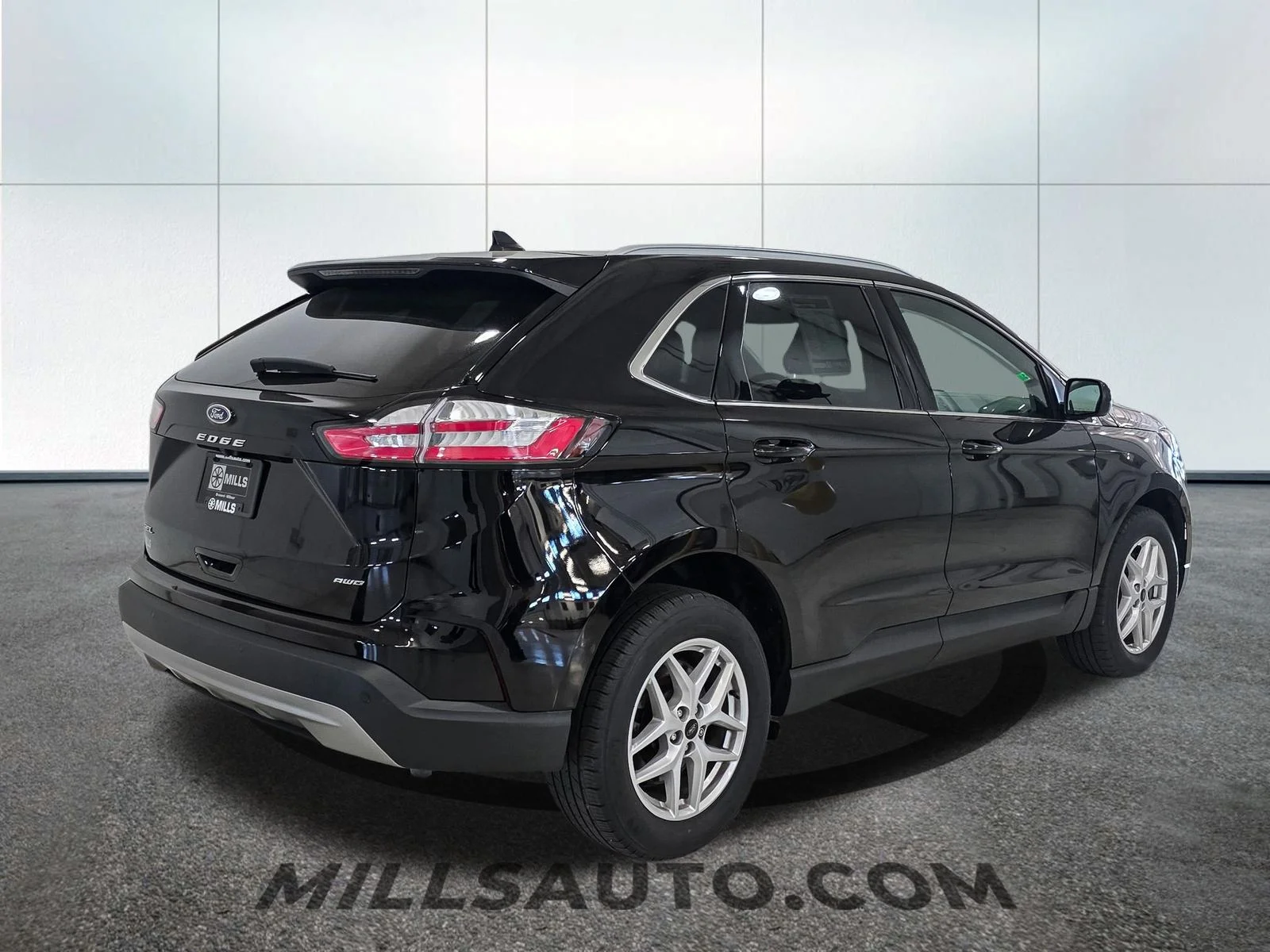 Used 2024 Agate Black Metallic Ford SEL image 8