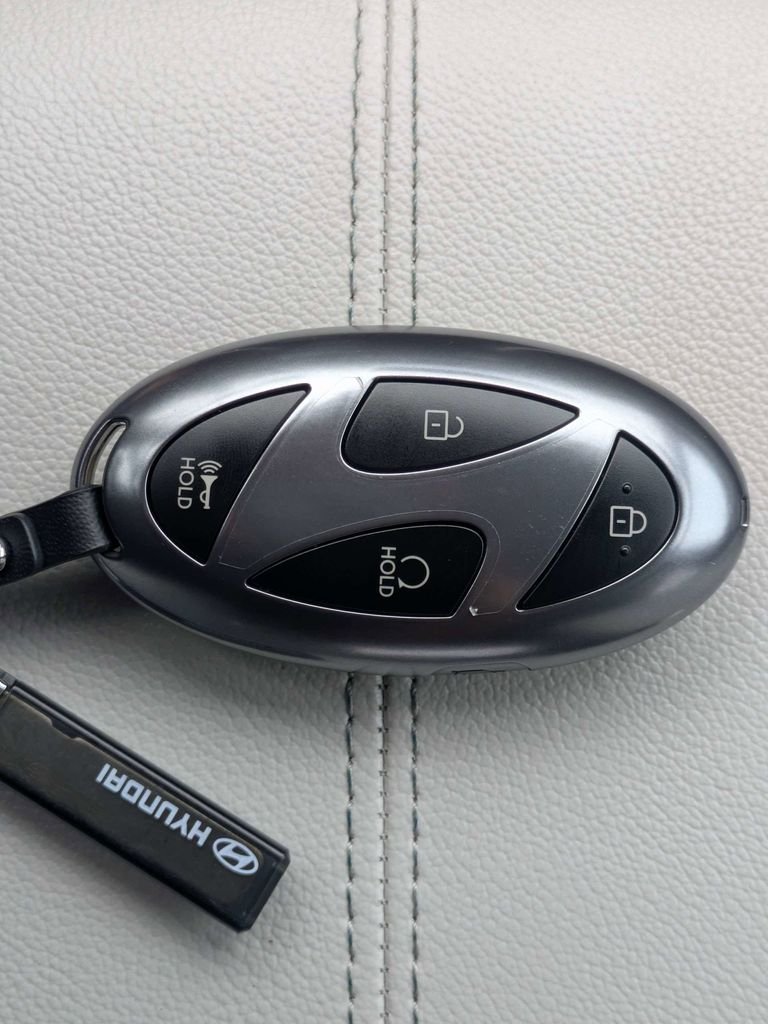 Used 2025 Gray Hyundai SEL image 34