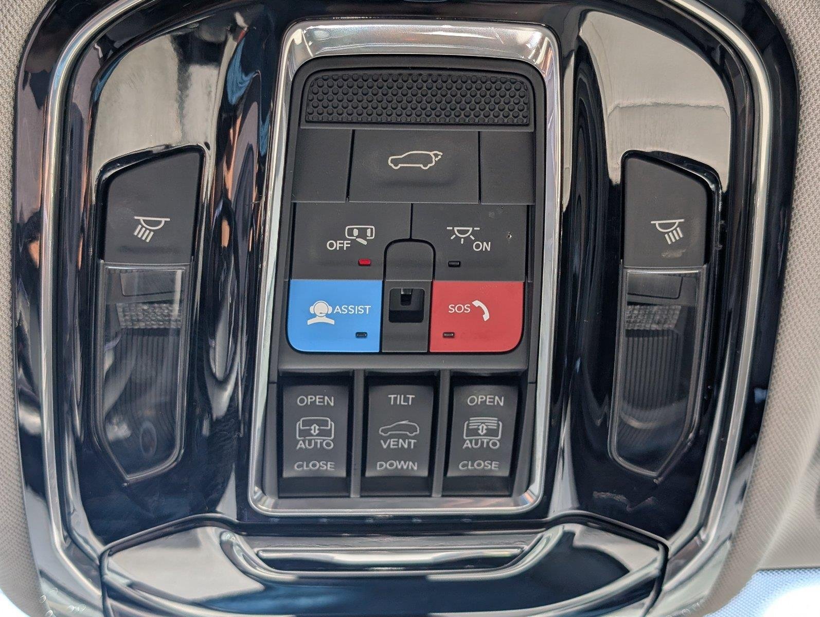 Used 2023 Silver Zynith Jeep Overland image 22