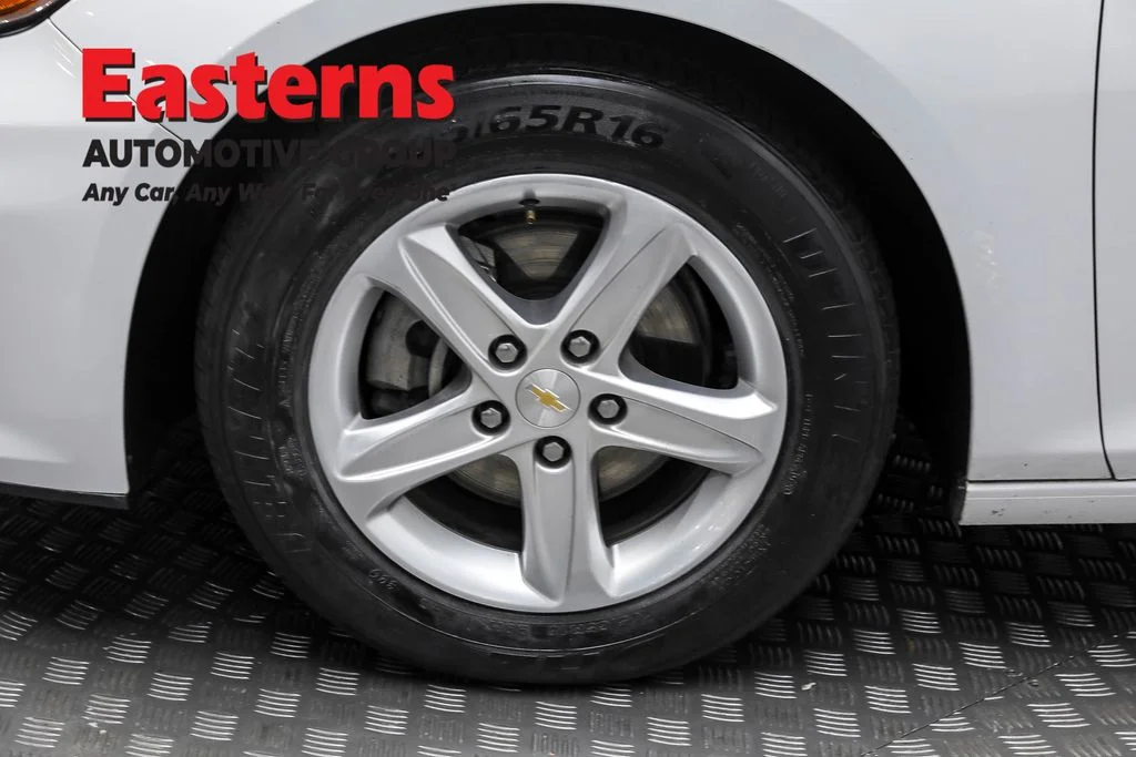 Used 2022 White Chevrolet LT image 29