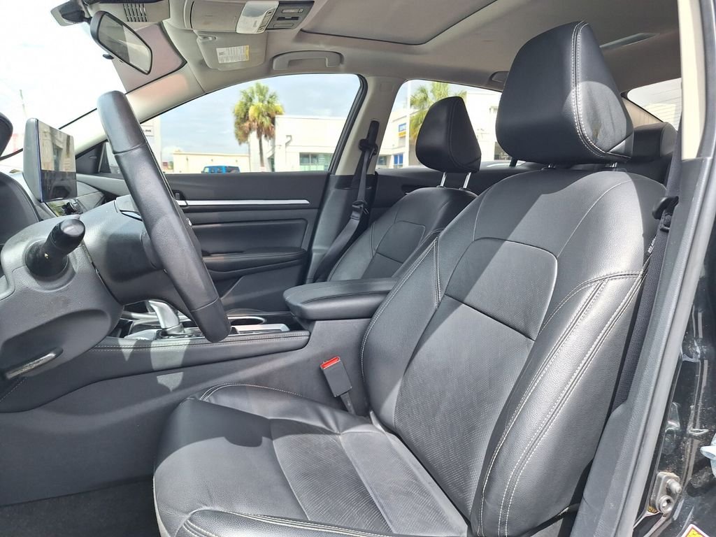 Used 2025 Black Nissan 2.5 SL image 23
