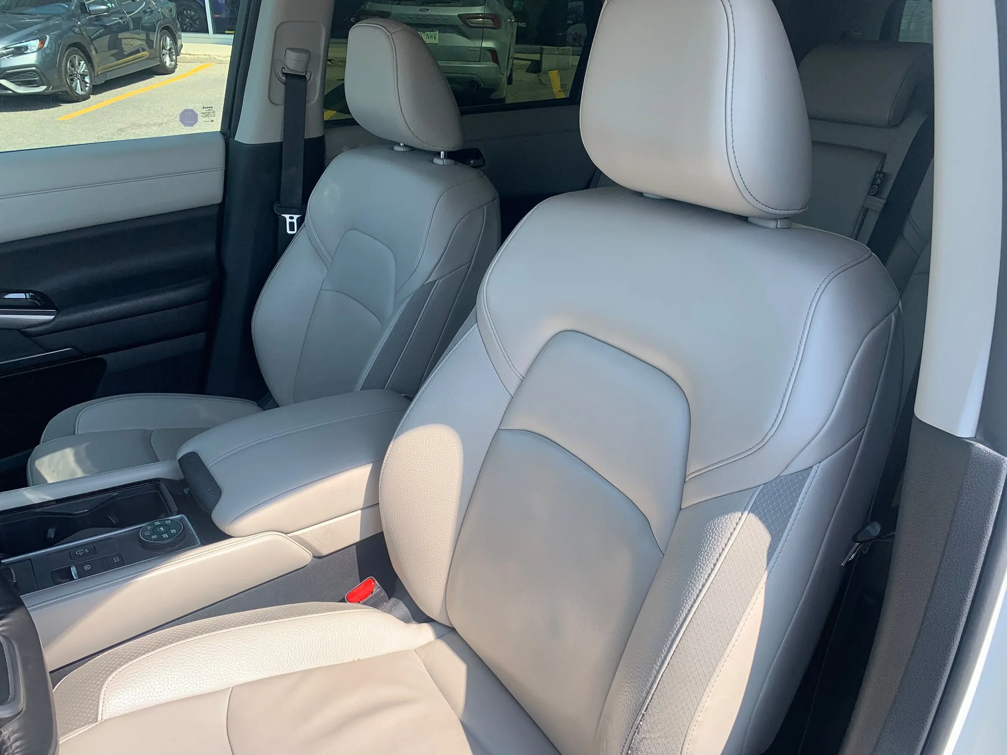 Used 2022 White Nissan SL image 8