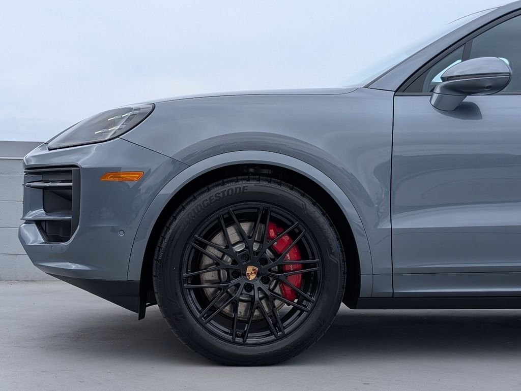 2026 Porsche Cayenne S - Photo 9