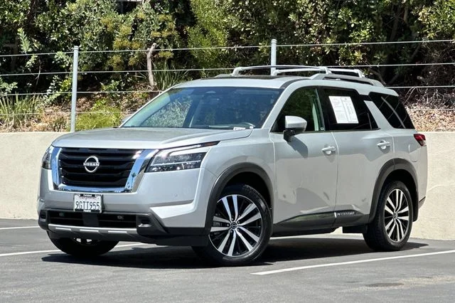 Used 2023 Silver Nissan Platinum image 1