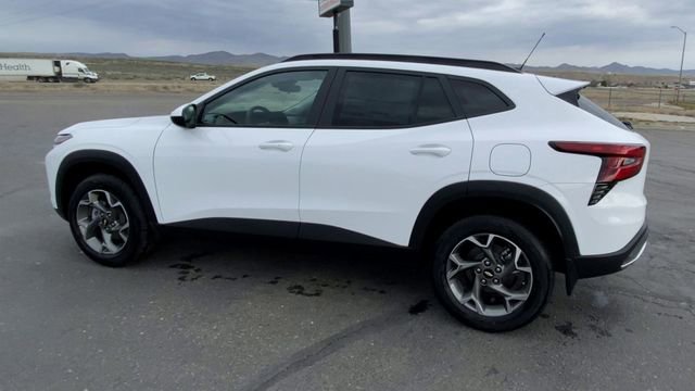 2026 Chevrolet Trax LT - Photo 6