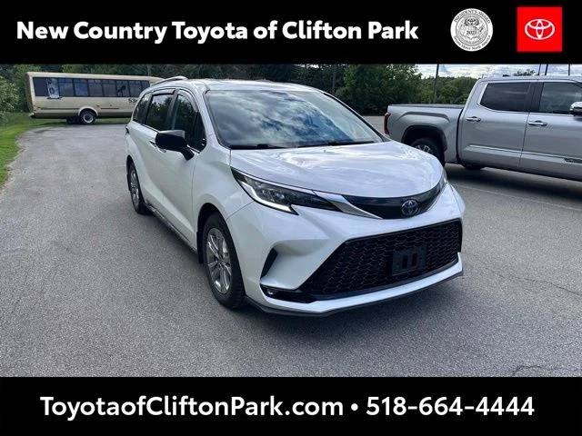 2023 Toyota Sienna XSE 7-Passenger Hybrid AWD's photo