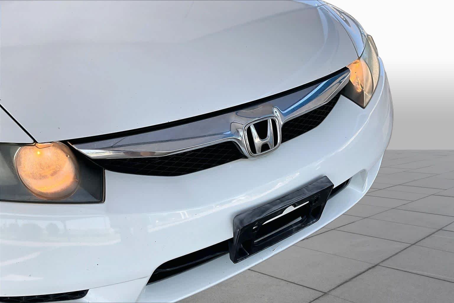 Used 2011 Taffeta White Honda LX image 28
