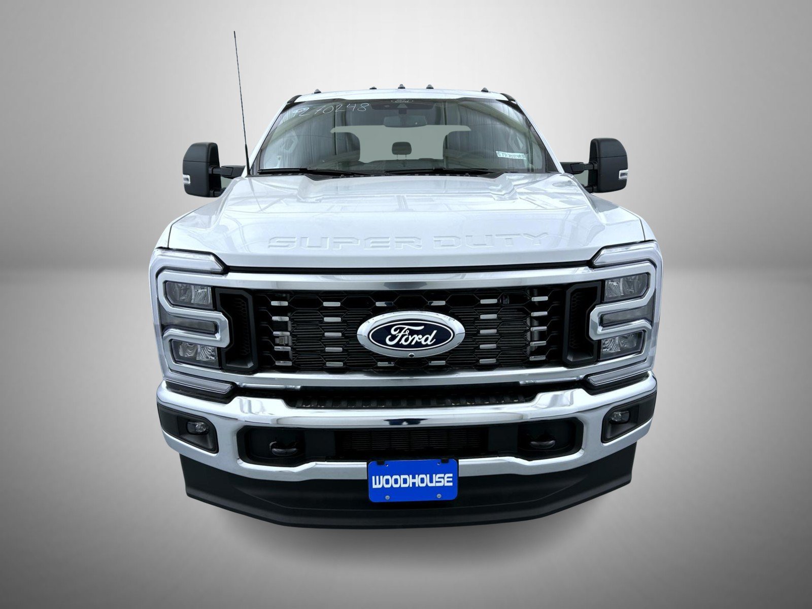 New 2027 Oxford White Ford XLT image 2