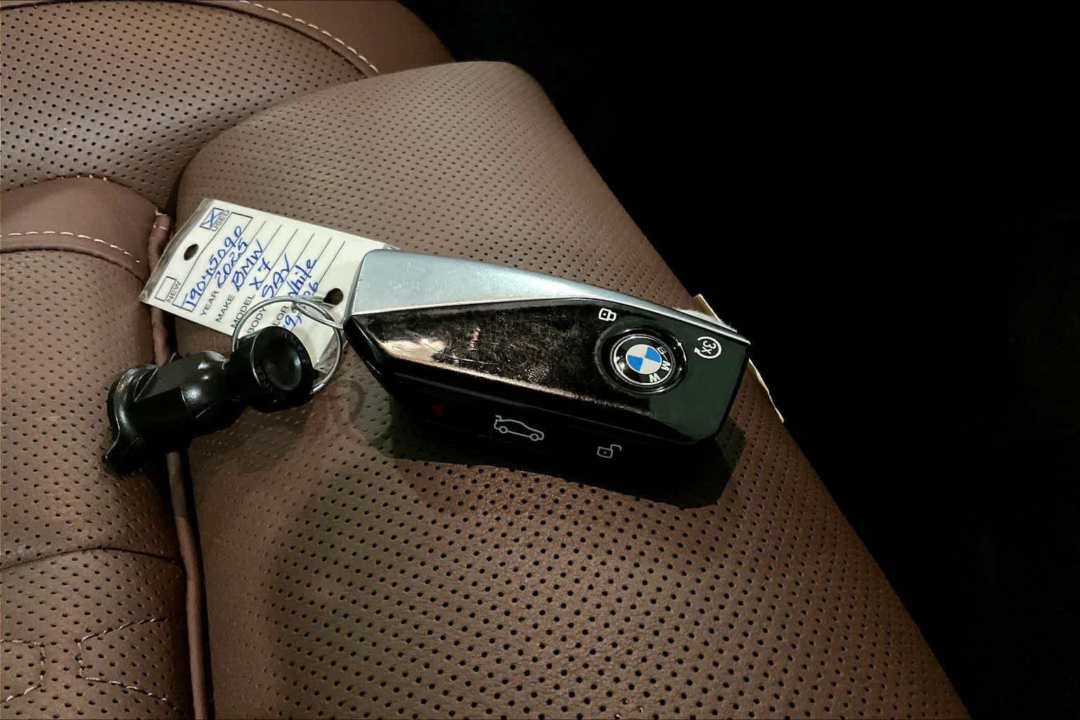 Used 2026  BMW xDrive40i image 14