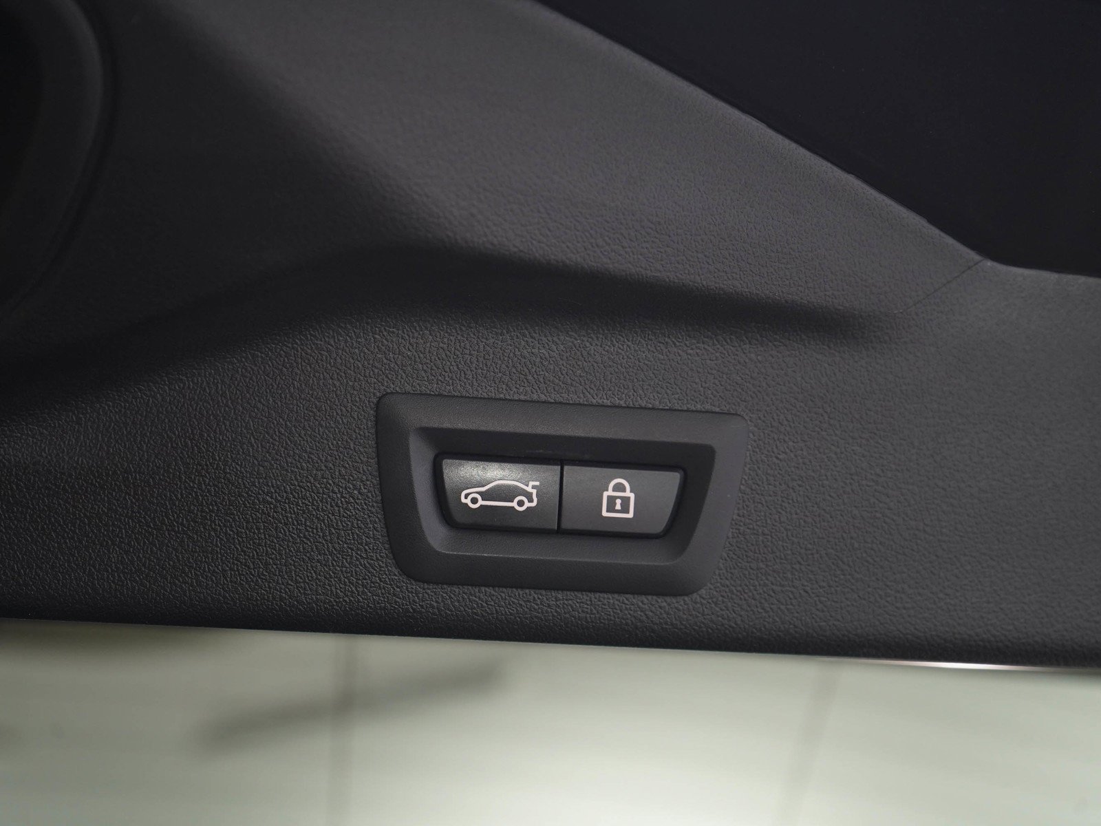 Used 2020 Black BMW xDrive40i image 11