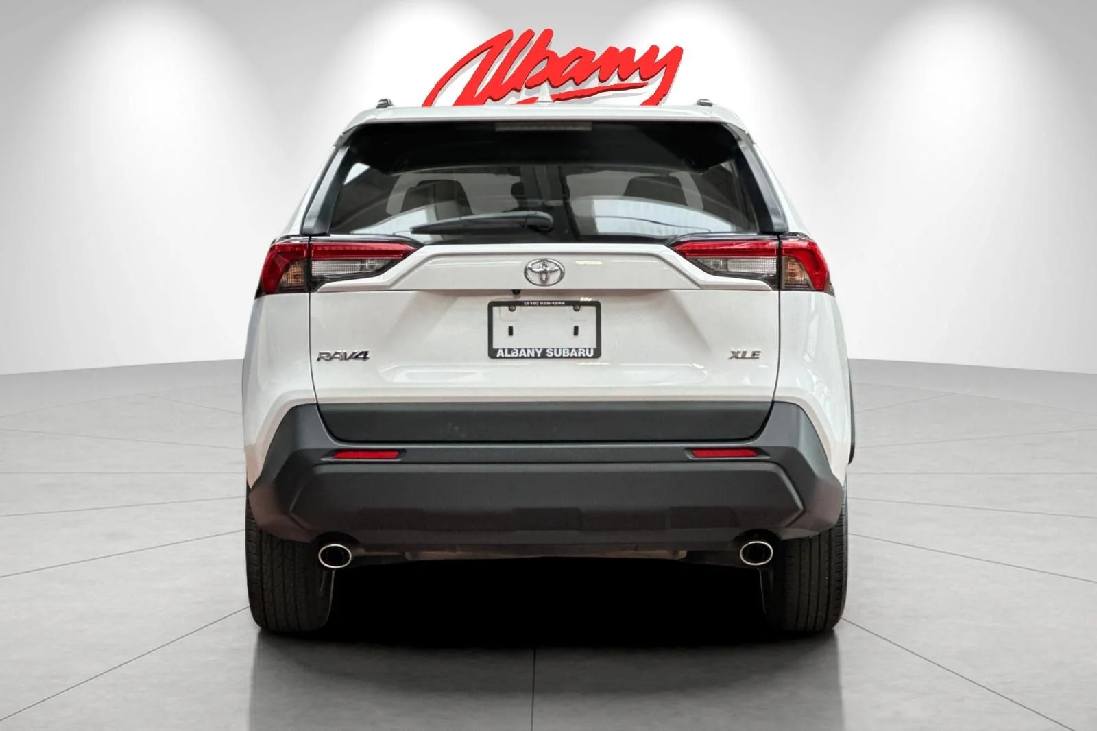 Used 2025 White Toyota XLE image 5