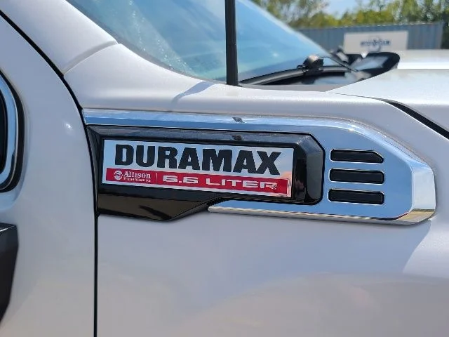 Used 2025 White GMC Denali image 9