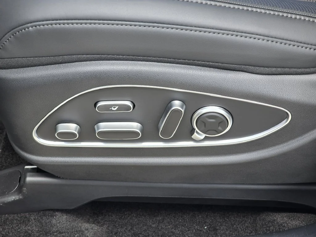 New 2027 Black Hyundai SEL image 18