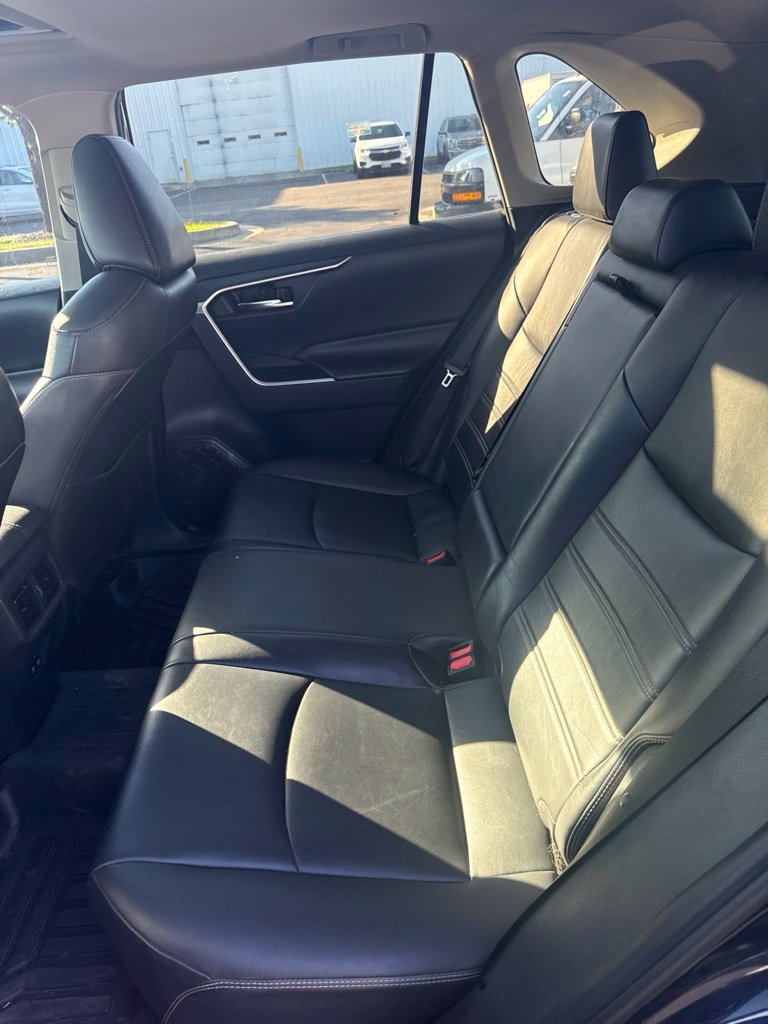 Used 2019 Blue Toyota XLE Premium image 13