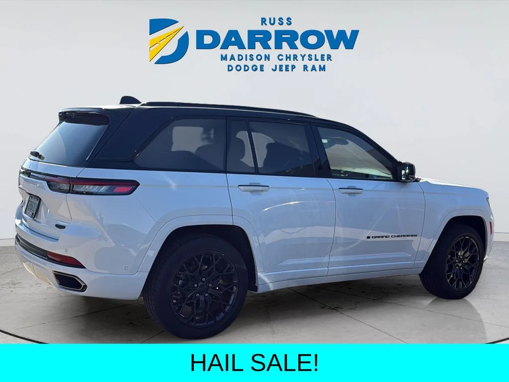 New 2025 Bright White Clear-Coat Exterior Paint Jeep Summit Reserve image 12