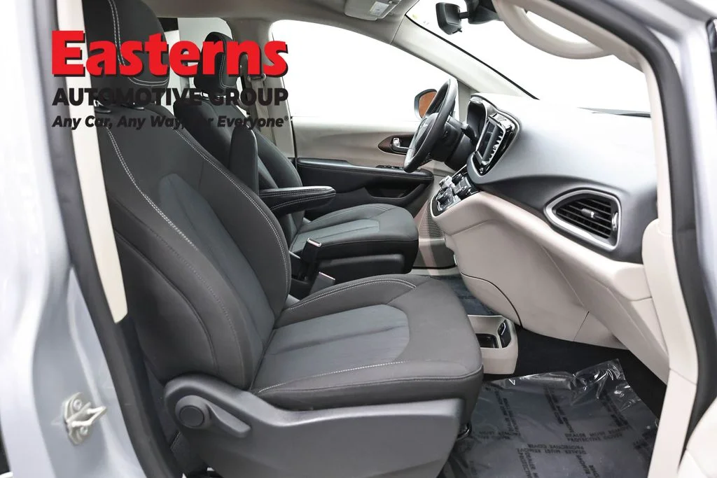 Used 2023 Silver Chrysler LX image 23