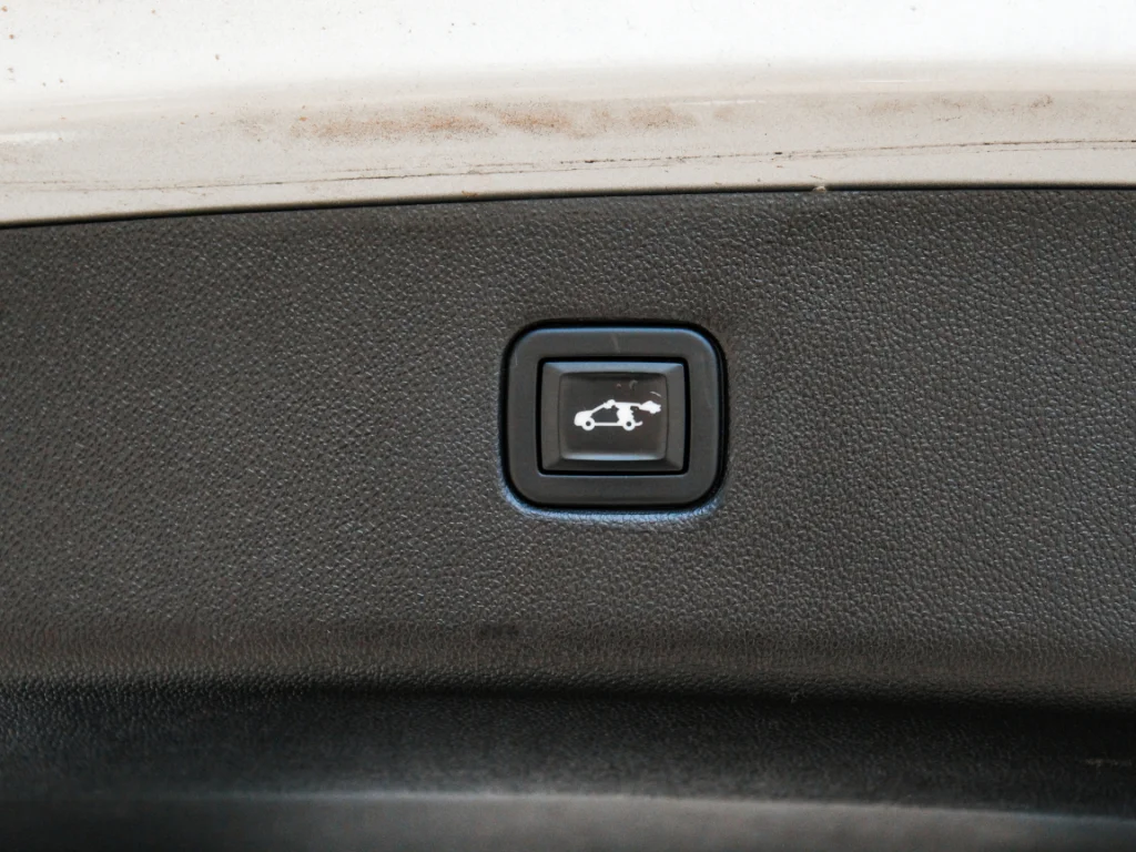 Used 2021 Silver Ice Metallic Chevrolet RS image 30