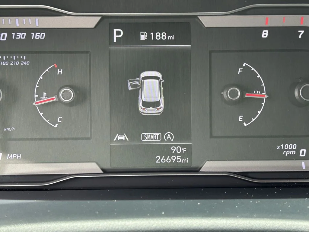 Used 2024 Silver Hyundai SE image 33