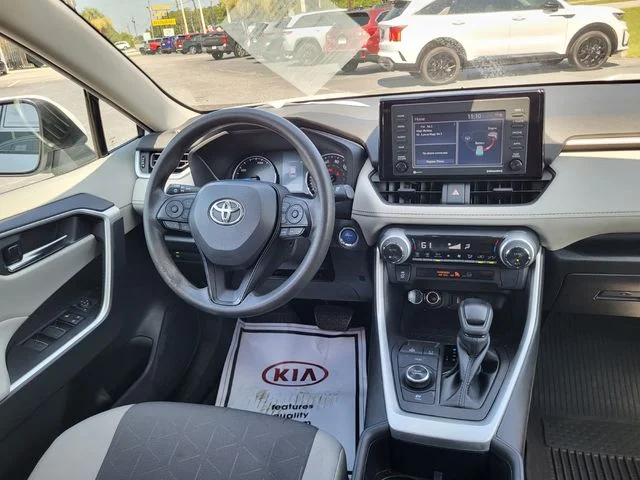 Used 2022 White Toyota XLE image 16