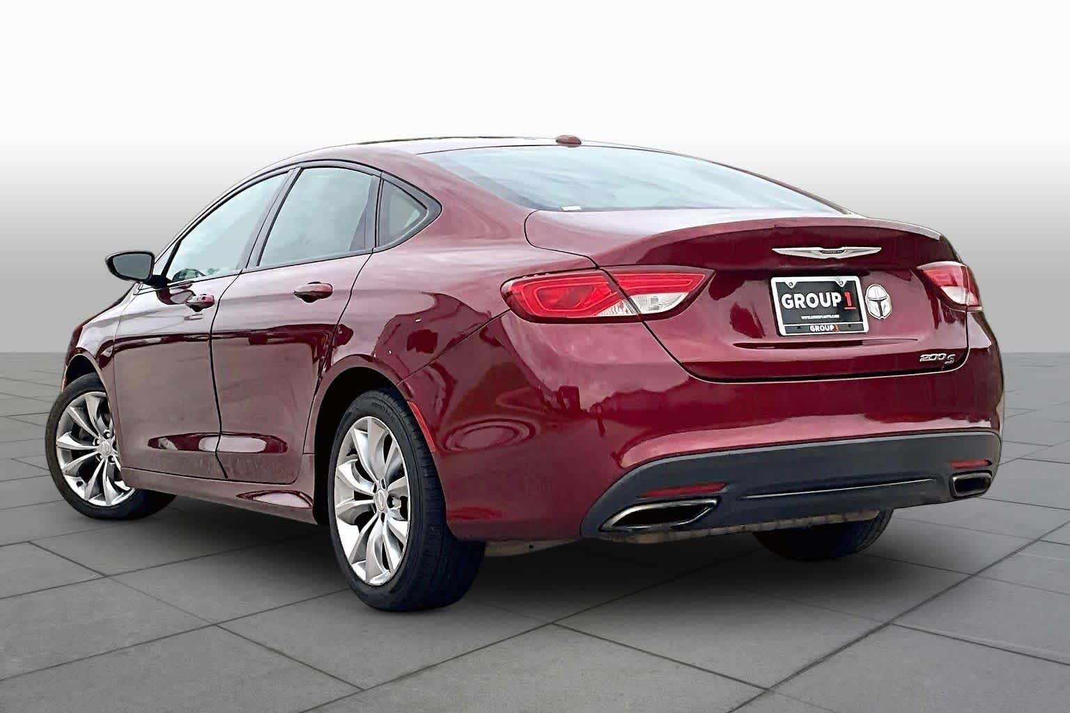 Used 2015 Velvet Red Pearlcoat Chrysler S image 12
