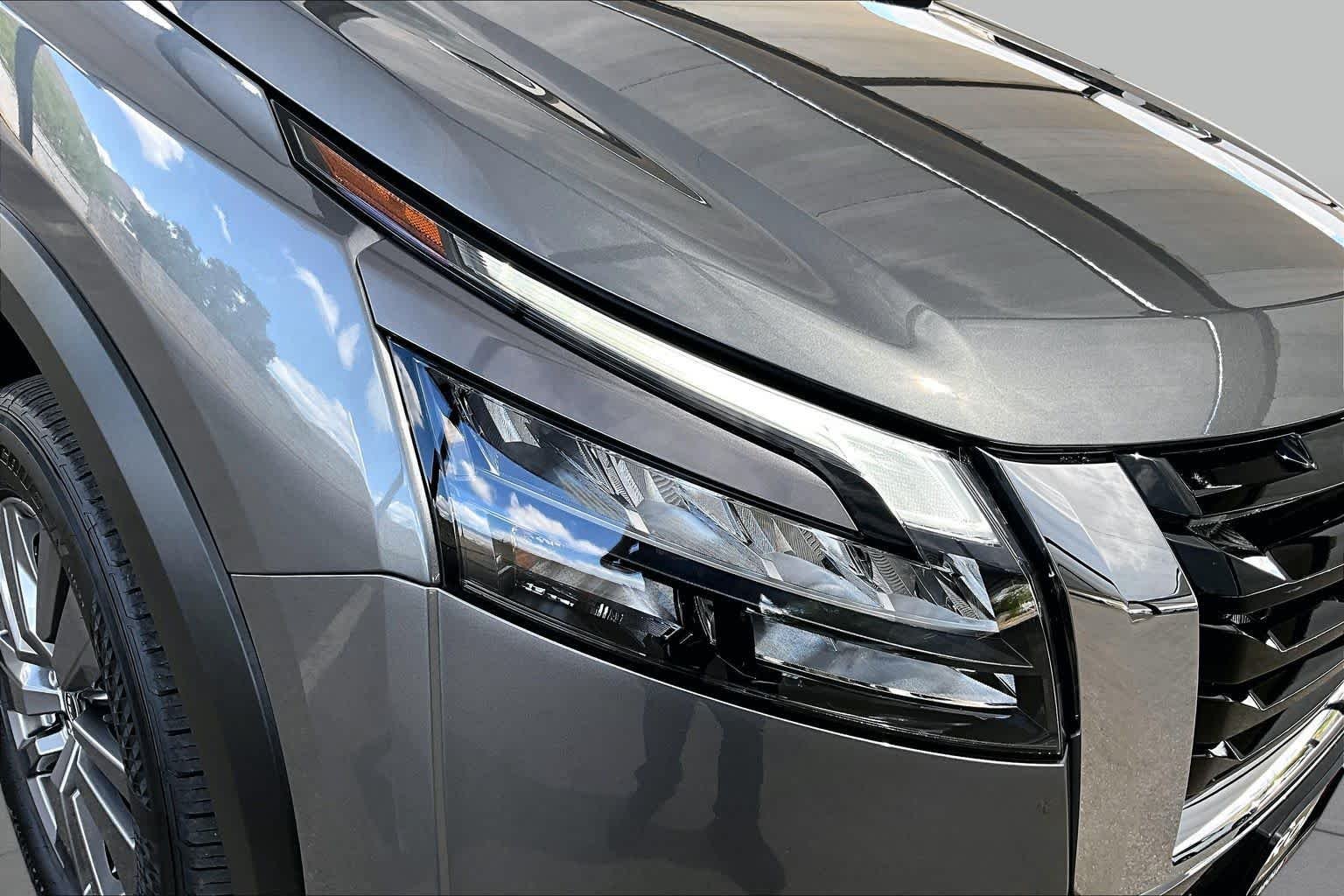 Certified Used 2025 Gun Metallic Nissan SV image 27