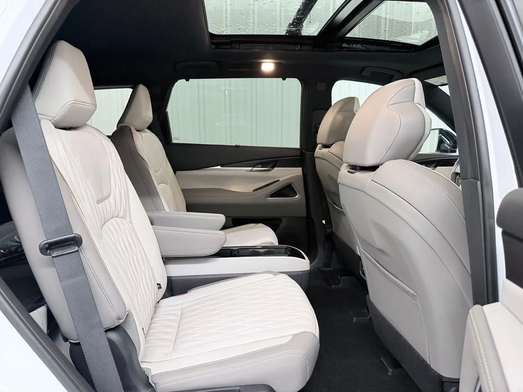 New 2027 2T RAD WHT INFINITI Autograph AWD image 50
