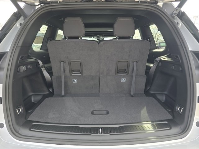 New 2026 Silver Zynith Exterior Paint Jeep Laredo image 32