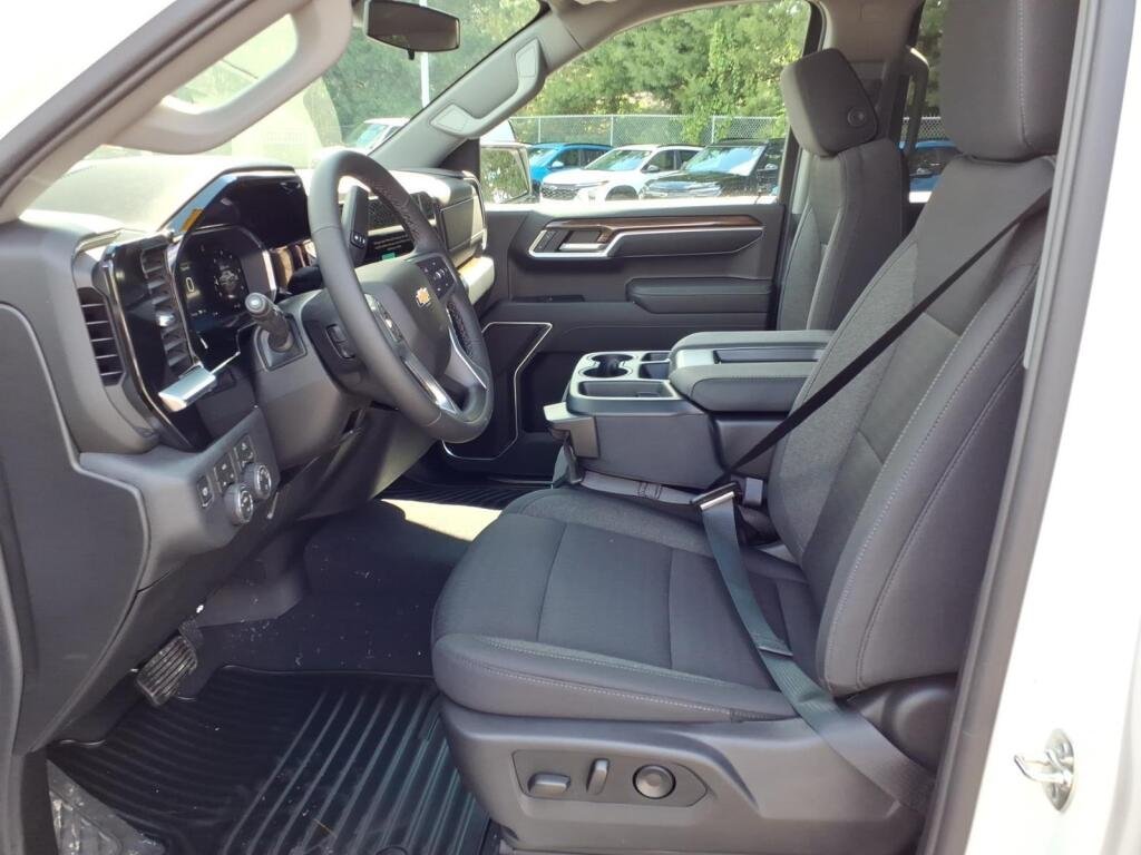 New 2026 Summit White Chevrolet LT image 7