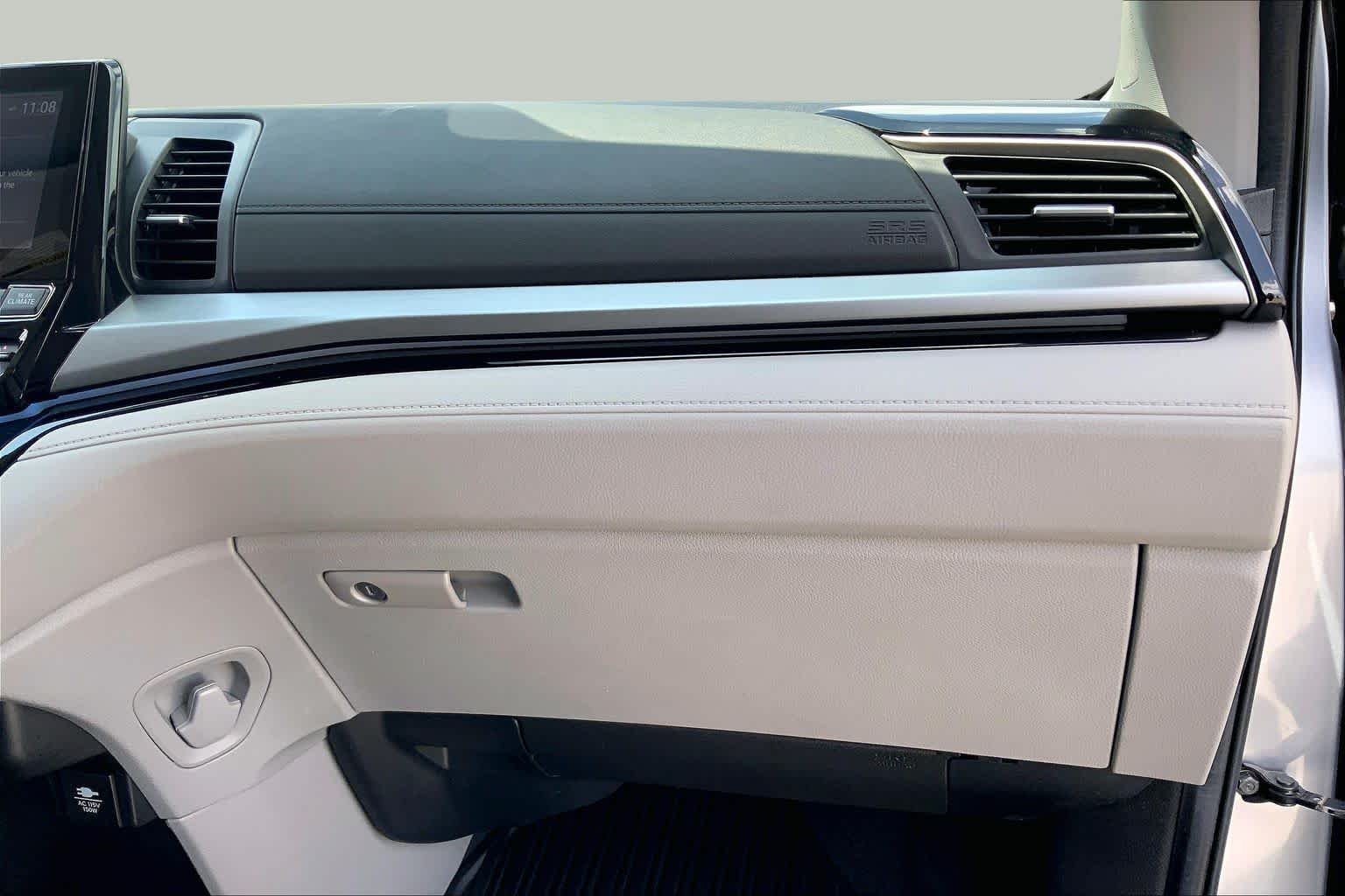Used 2020 Lunar Silver Metallic Honda Elite image 18