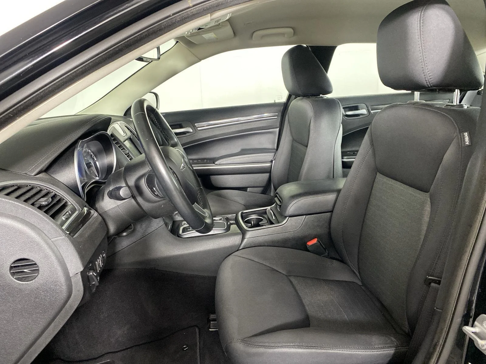 Used 2019 Gloss Black Chrysler Touring image 13