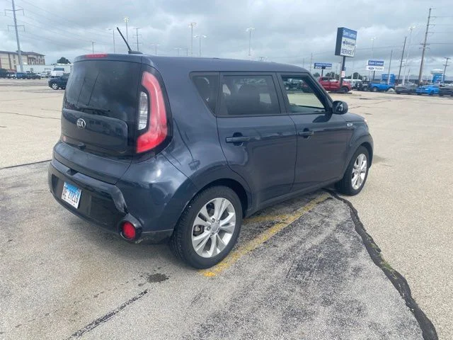 Used 2016 Blue Kia Plus image 5