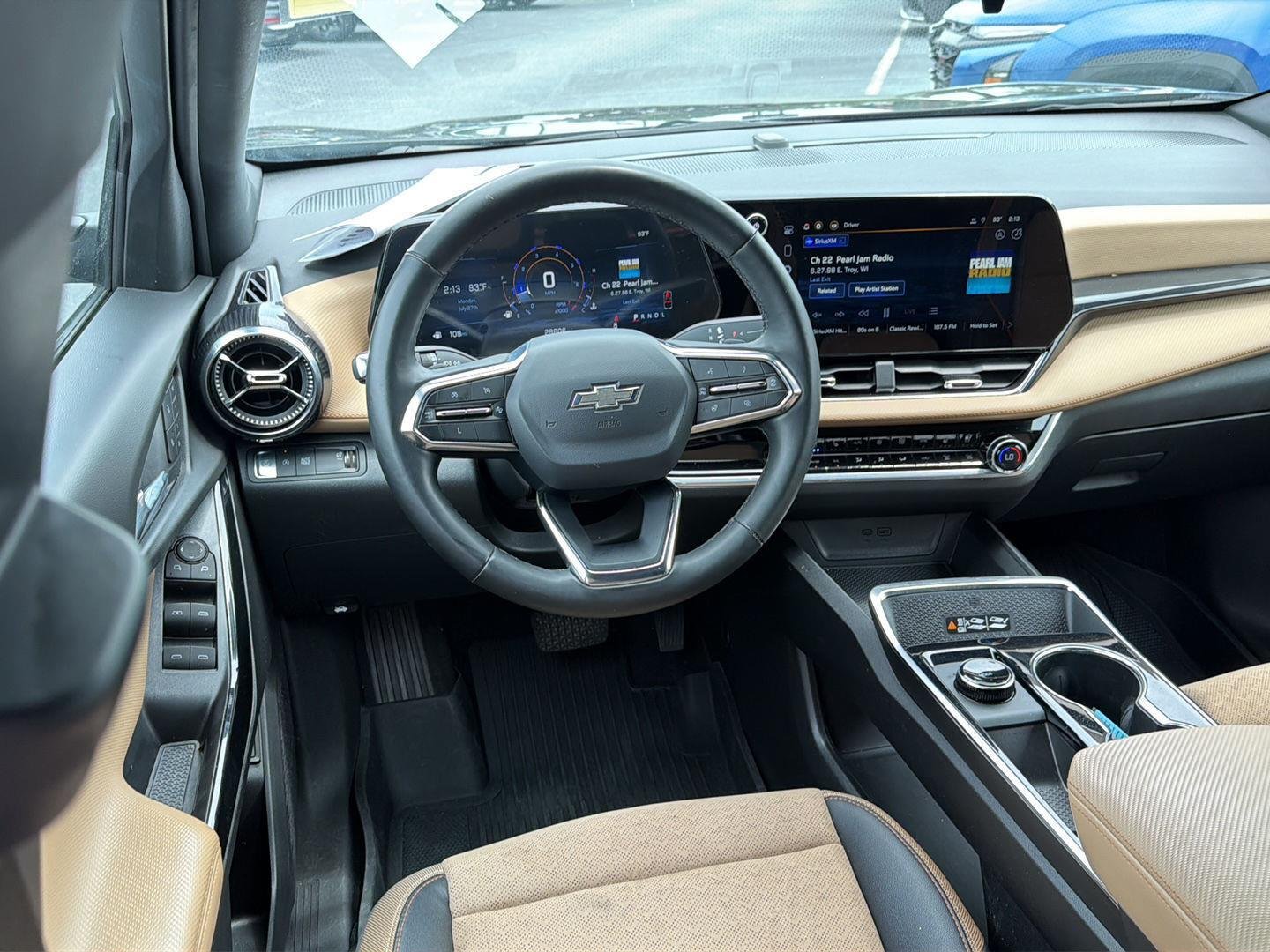Used 2025 Mosaic Black Metallic Chevrolet FWD ACTIV image 19